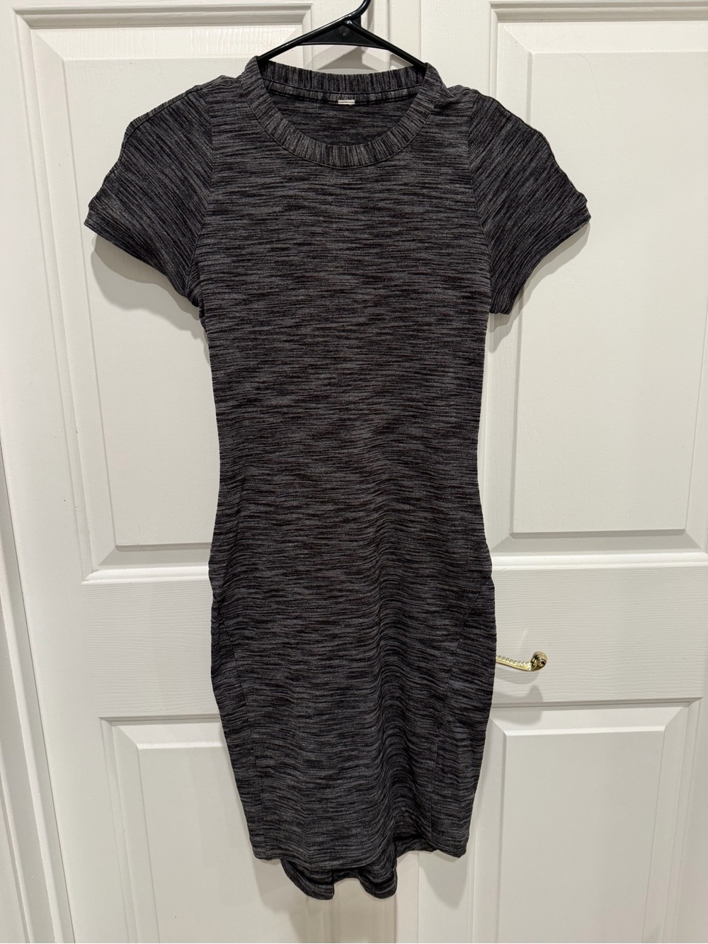 Lululemon women’s size 2 heathered gray short sleeve body on dress with back zip